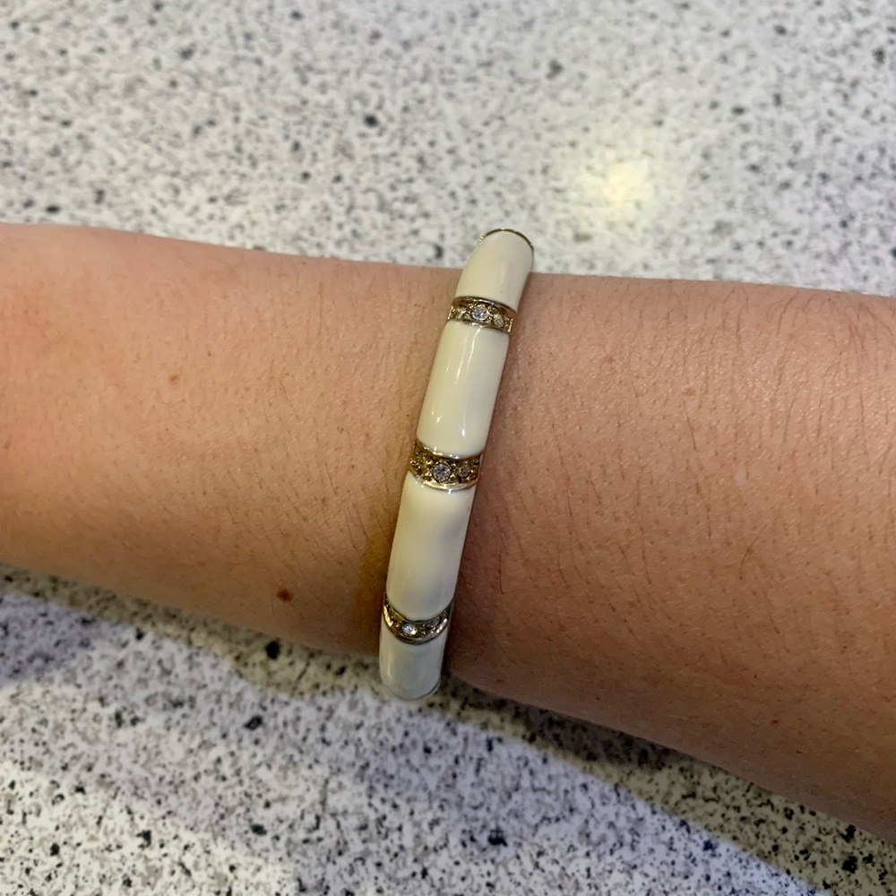 Bangle bracelet